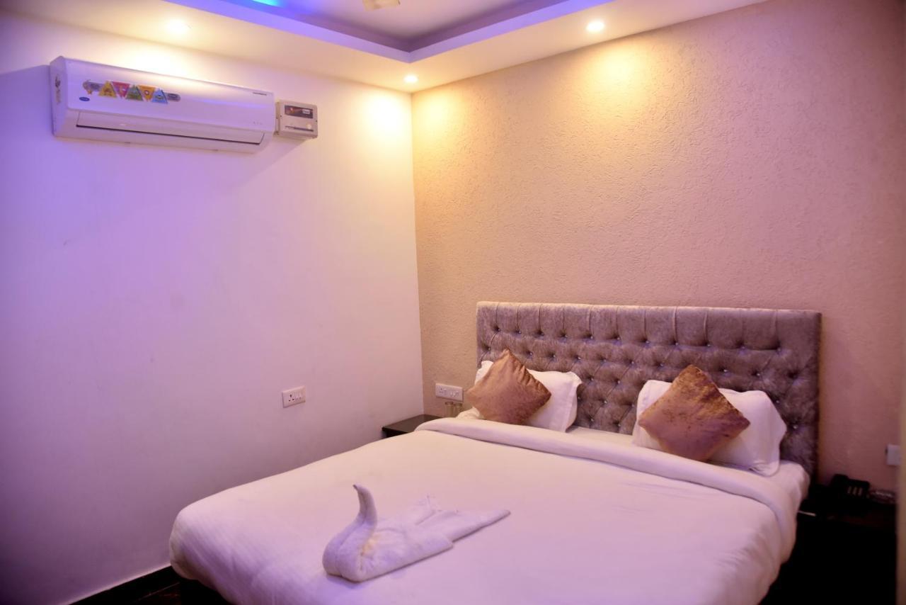 Hotel Gharonda Rishīkesh Esterno foto